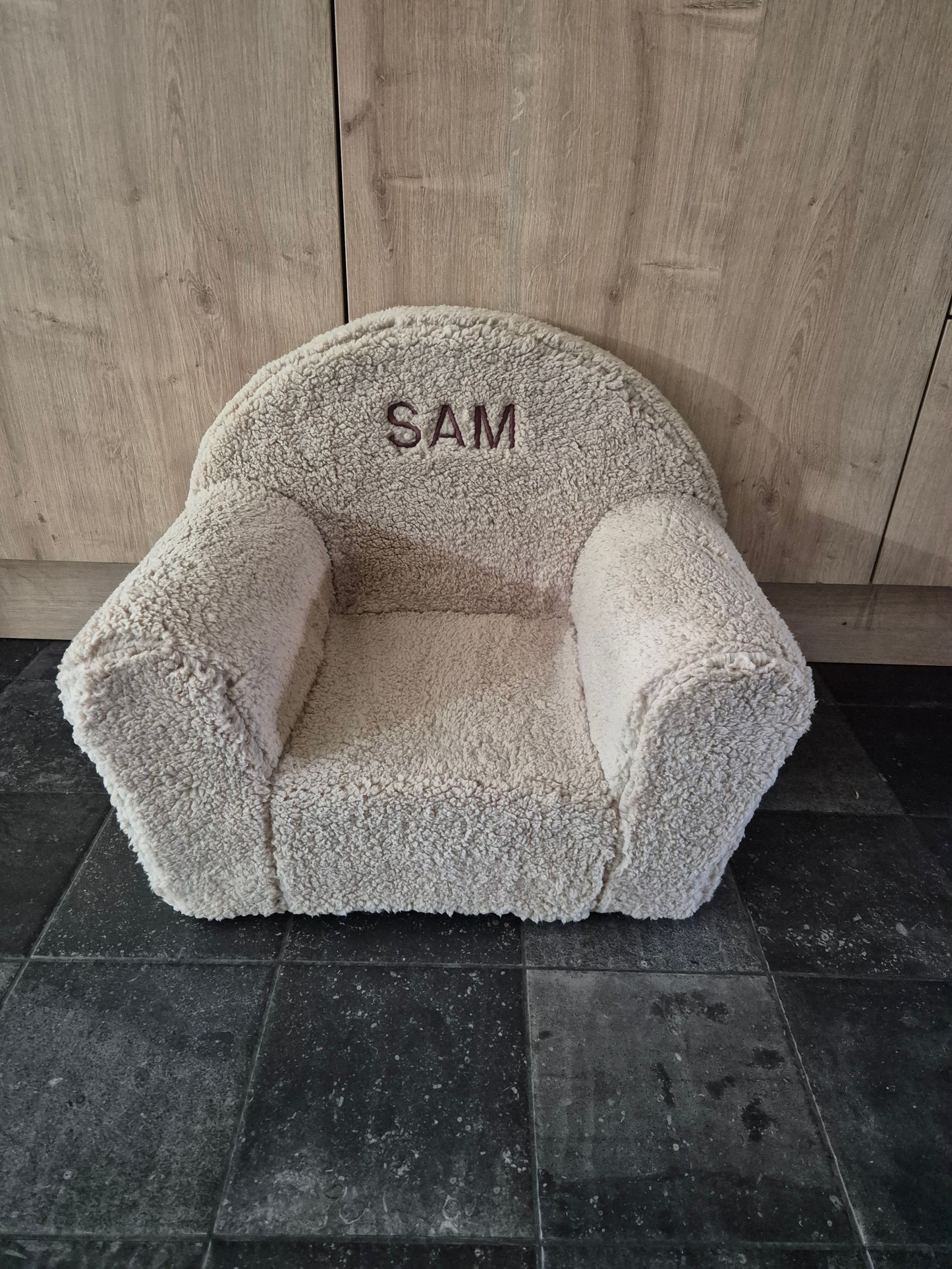 Teddystoel beige met de naam Sam