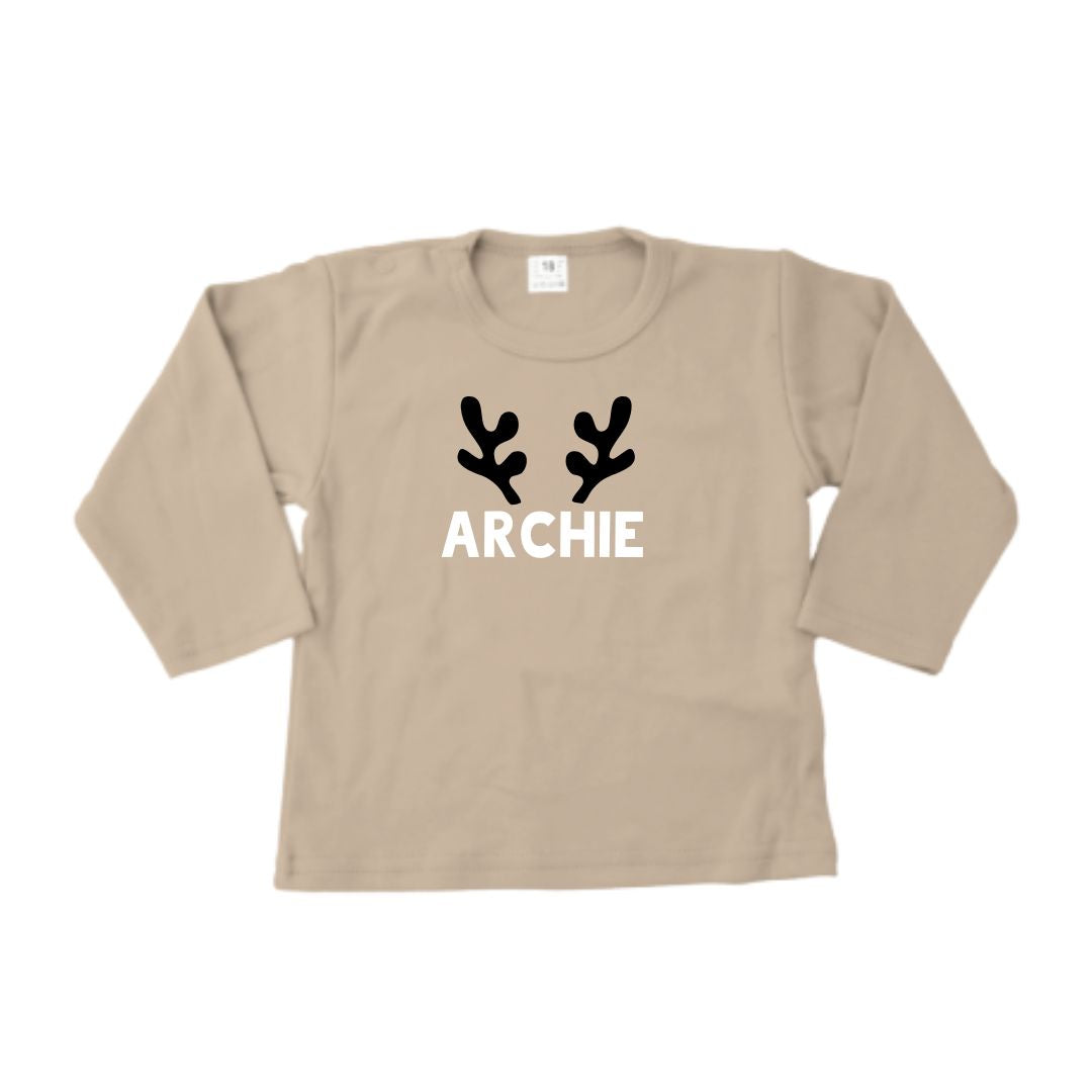 Kerstshirt rendier met naam (verschillende kleuren)