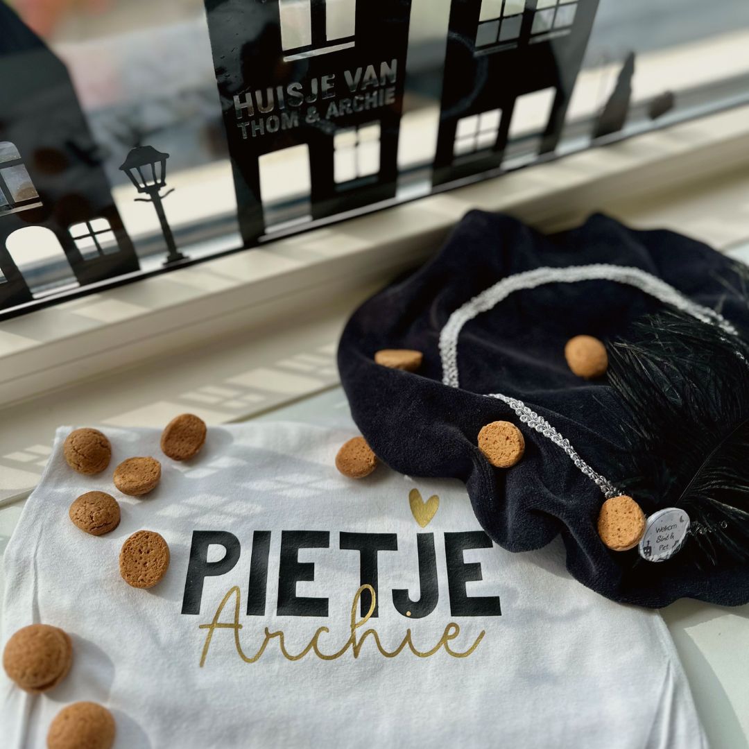 Pietenshirt met naam lange mouw (verschillende kleuren)